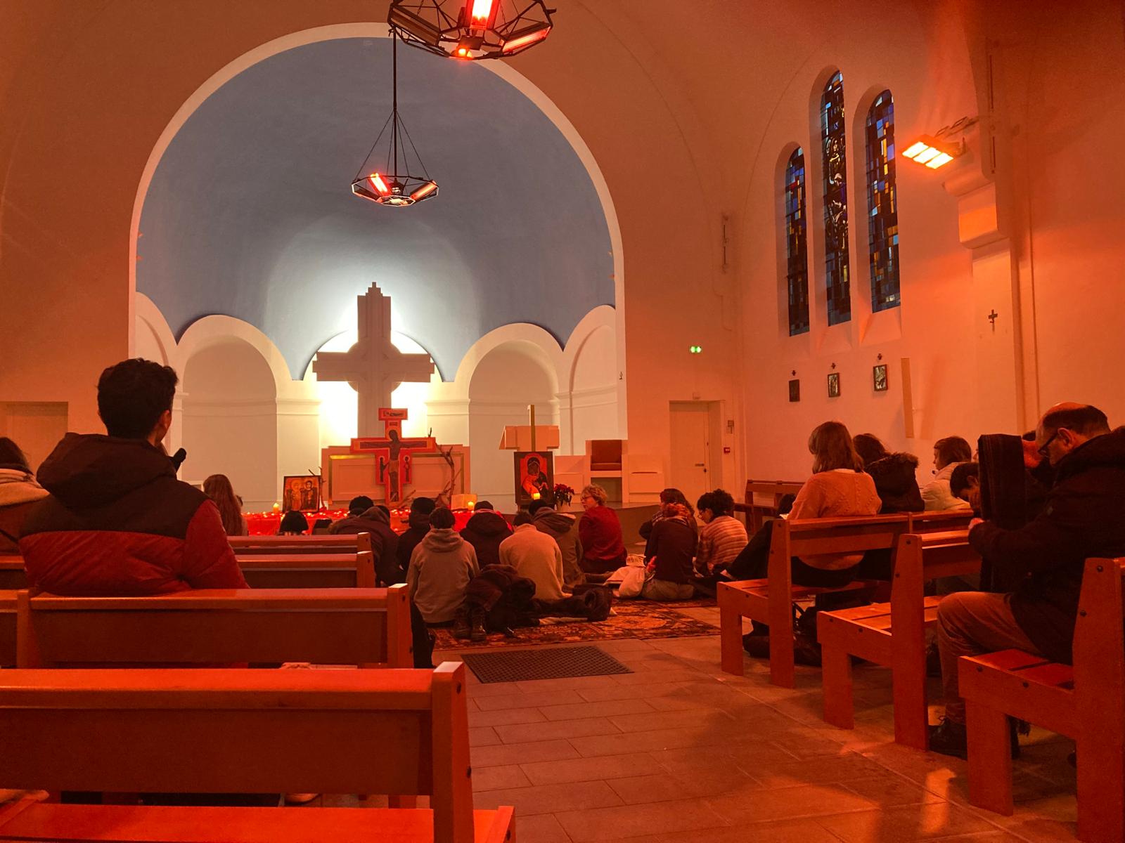 Retour en image sur la rencontre  européenne de Taizé, et l&rsquo;accueil de 80 jeunes dans nos paroisses d&rsquo;Ivry. Un élan de paix et de fraternité qui se poursuit!